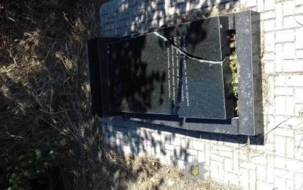 Ничего святого: под Пятихатками мужчина крушил памятники на могилах