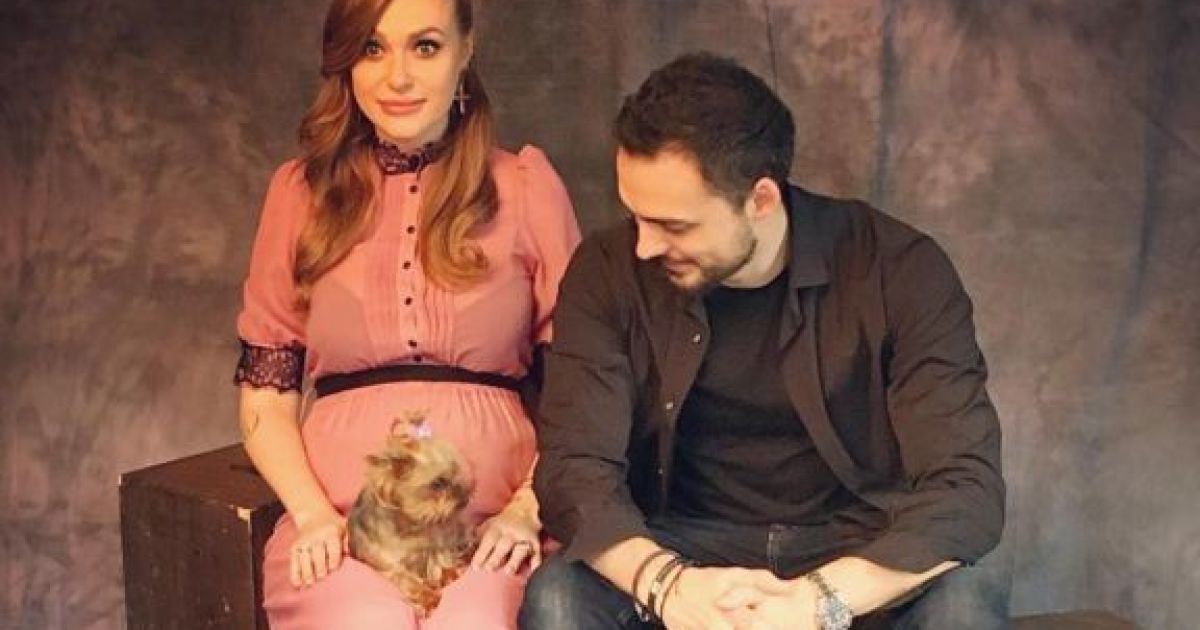 Слава с мужем снялись в семейном фотосете
