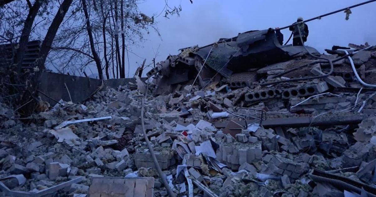 Внаслідок атаки по Дніпру загинули жінка і маленька дитина.