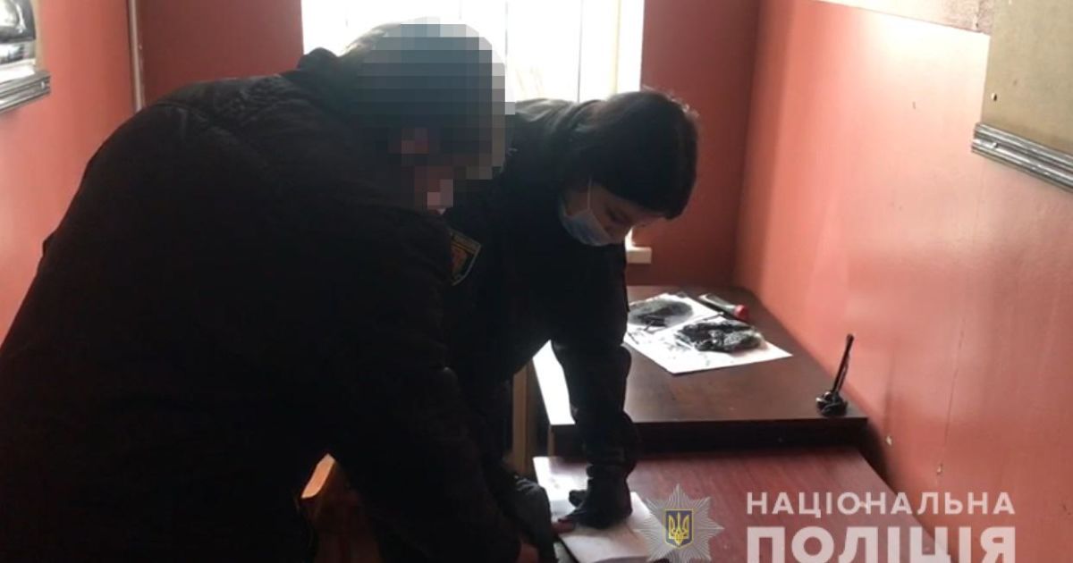 В Одеській області у різдвяну ніч син зарізав батька