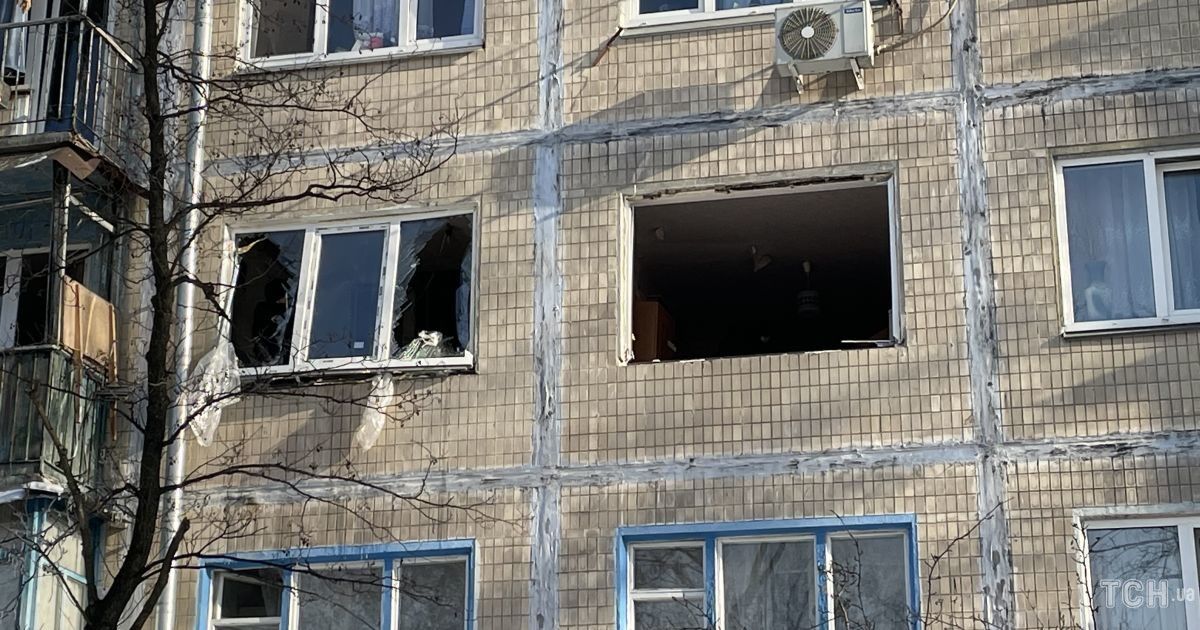 У квартирі київської п'ятиповерхівки повилітали вікна внаслідок вибуху / © ТСН.ua