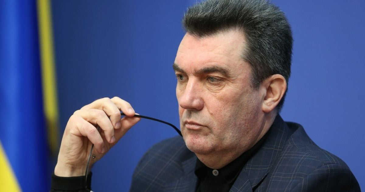 "Професійні провокатори". Данілов розповів про протестувальників у Нових Санжарах