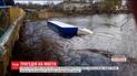 На Черниговщине фура сбила насмерть женщину и упала с моста в воду