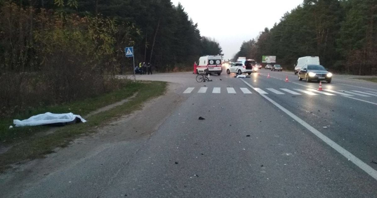 аварія мотоцикліста і велосипедиста_1 / © ГУ НП у Львівській області