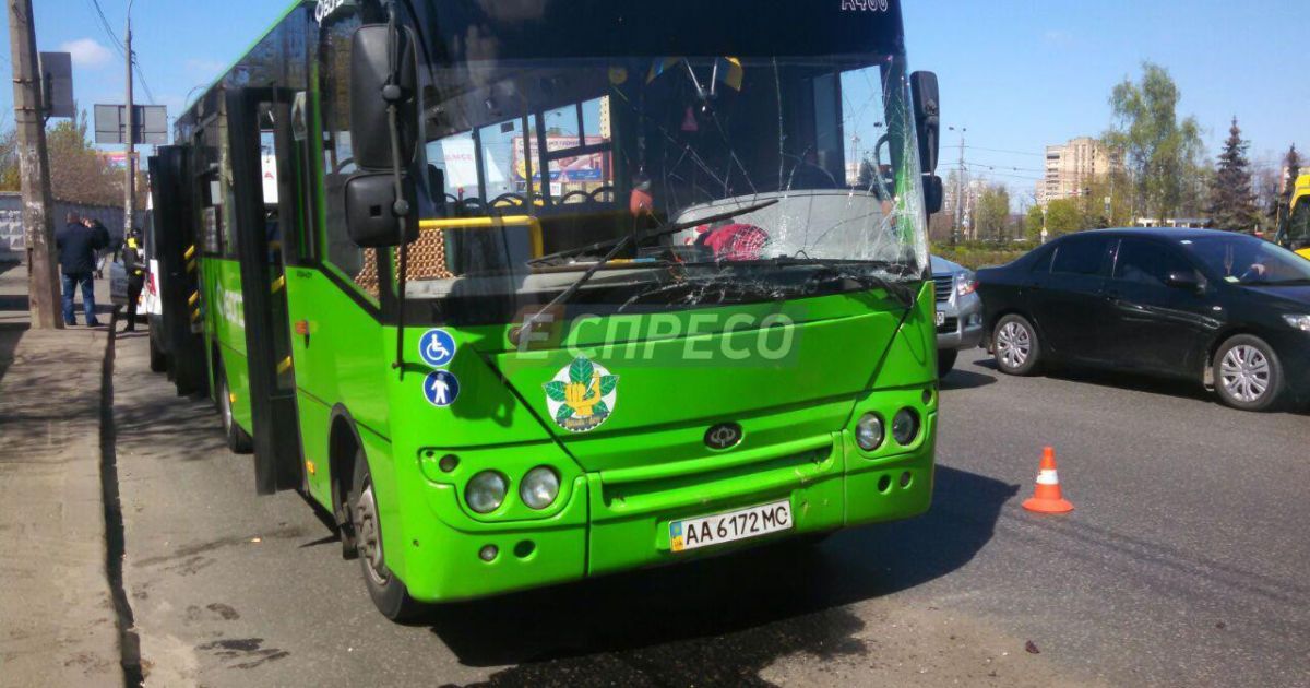 В Киеве автобус протаранил маршрутку, есть пострадавшие