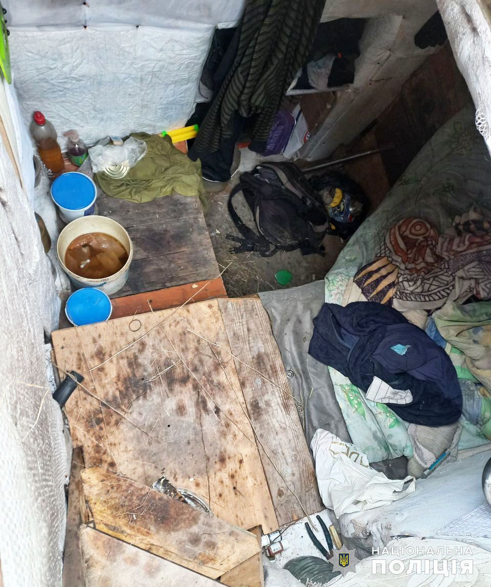 Бункер, в якому викрадач тримав дівчинку / Фото: Поліція Миколаївської області / © 