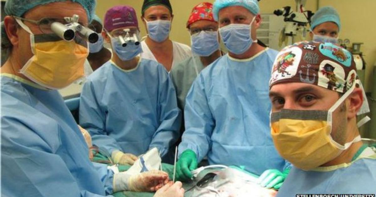 Хірурги з Стелленбосского університету провели успішну операцію з пересадки чоловічого статевого органу.