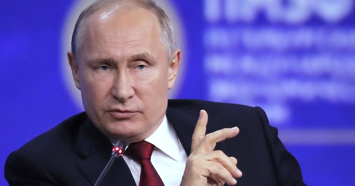 Путин пригрозил "закрыть поганый рот" тем, кто переписывает историю "за бугром"