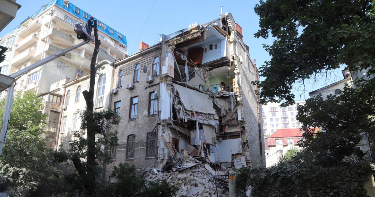 В Одесі обвалився житловий будинок: всі подробиці з фото та відео