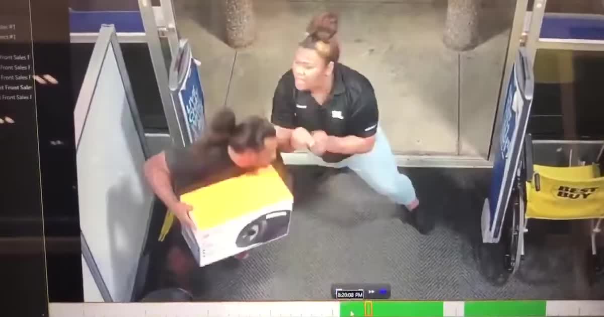 Як потрапити в UFC: охоронниця магазину жорстко зупинила крадія та отримала роботу в єдиноборствах