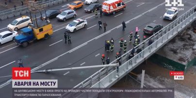 На Шулявском мосту в Киеве произошел "столбопад" - прямое включение