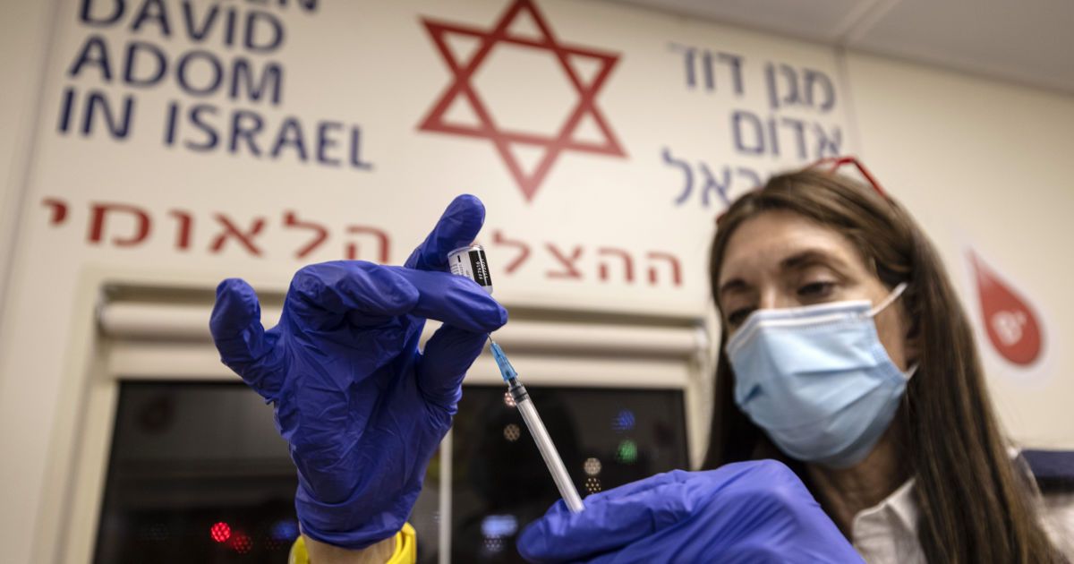 В Ізраїлі третя доза вакцини стала обов'язковою для отримання COVID-сертифіката