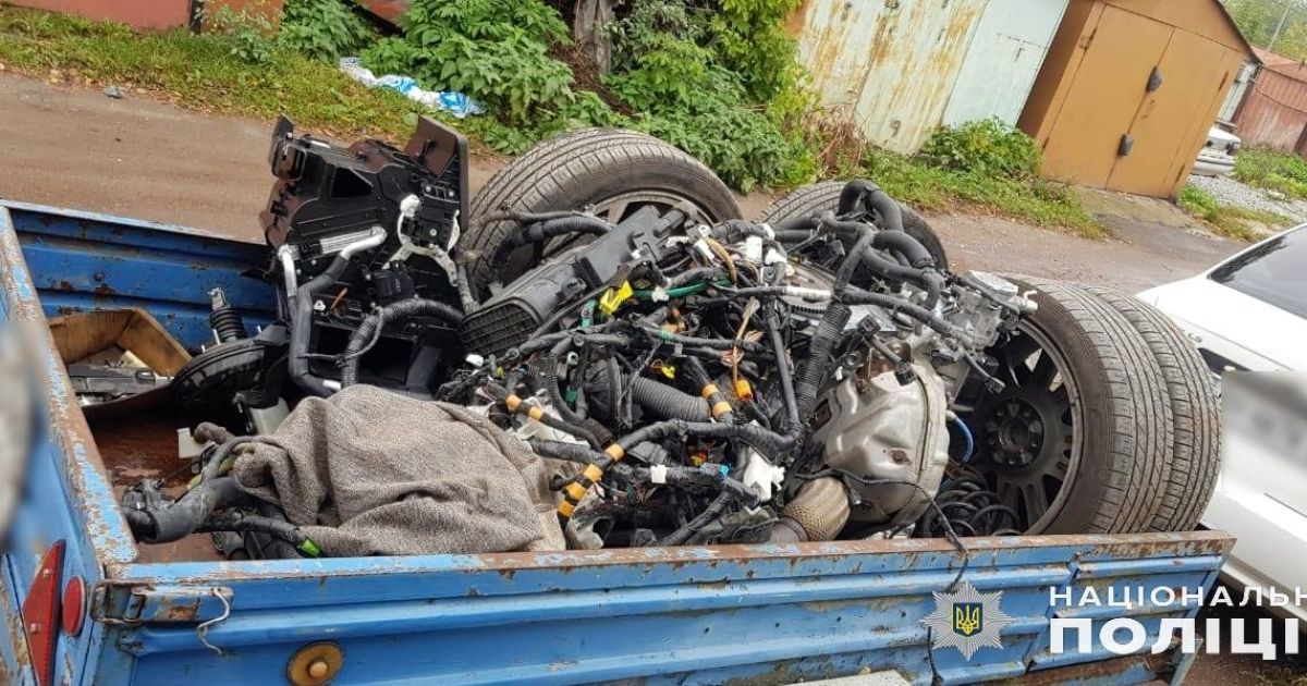 Поліцейські встановили власника шести гаражів – місцях розукомлектації викрадених автівок.