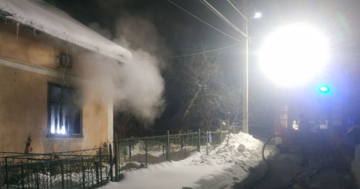 Під час пожежі в дніпрі загинуло троє людей: горіло сміття і старі речі