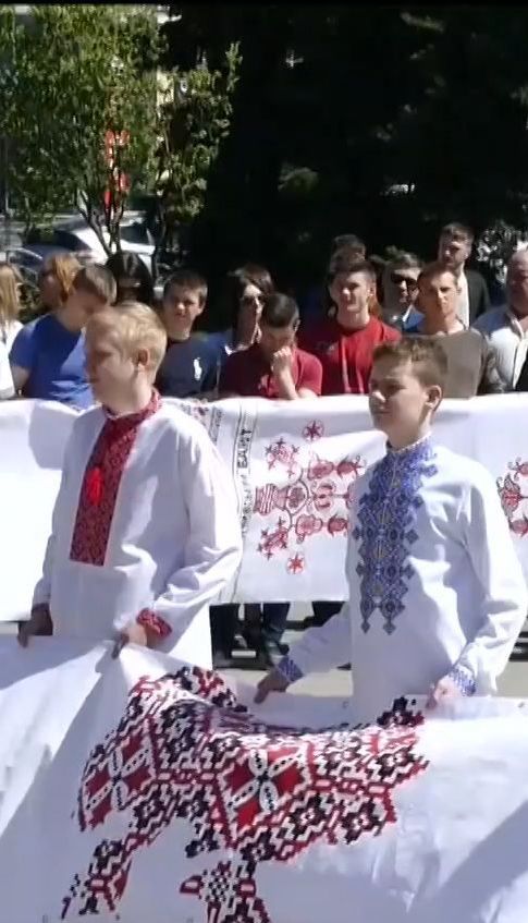 На Волыни устроили флешмоб в поддержку единой украинской поместной церкви