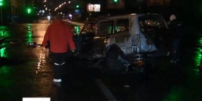 Пьяный мужчина в Киеве украл машину и попал в ДТП: внедорожник сгорел дотла