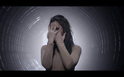 Танцы в тумане и заброшенная военная база: Джамала показала съемки клипа на победную песню "Евровидения"