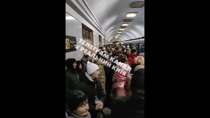 Очереди к станциям метро в Киеве