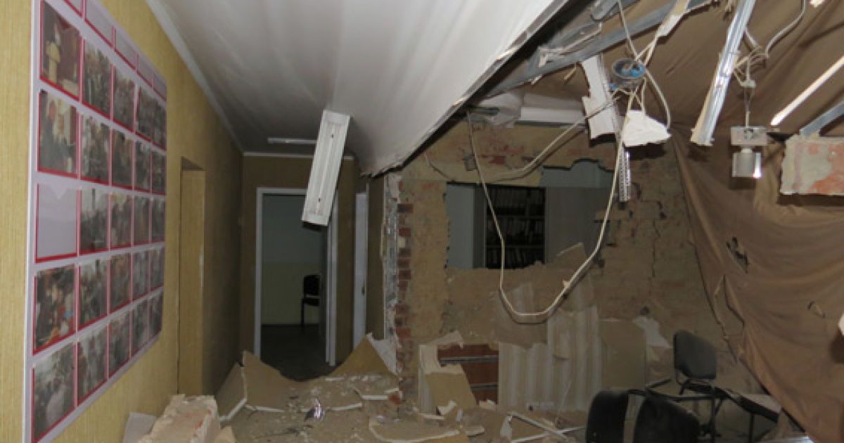 Взрывной волной снесло перегородки внутри офиса "Батькивщины"