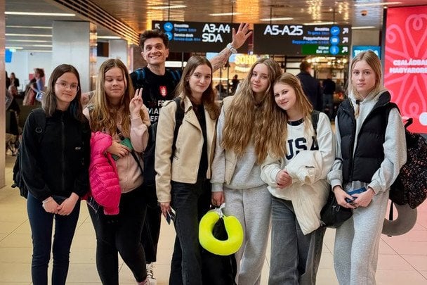 Анатолий Анатолич с группой подростков улетел в США / © instagram.com/anatoliyanatolich