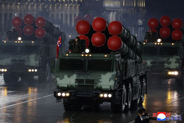 Кім Чен Ин продемонстрував нову міжконтинентальну ракету / © Associated Press