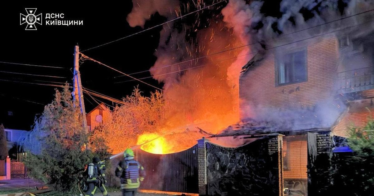 Пожежа в Київській області через російську атаку у ніч проти 20 квітня