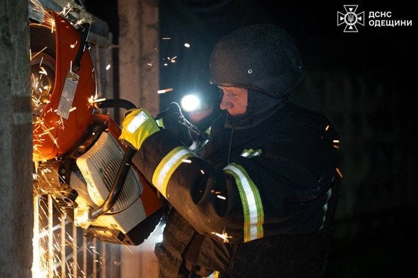 Наслідки атаки ворожих дронів на Одесу / © ДСНС