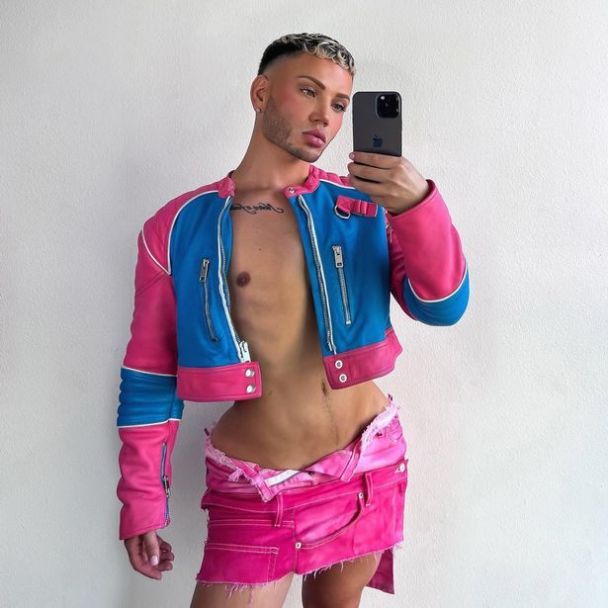 Чоловік каже, що йому дуже подобається його нове тіло. / © dailystar.co.uk