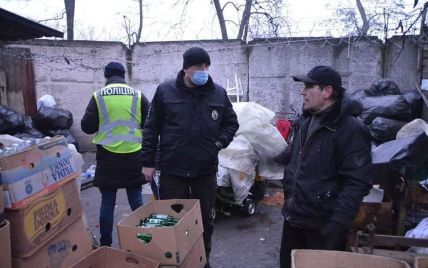 В Дарницком районе Киева полицейские разоблачили точку продажи фальсифицированного алкоголя