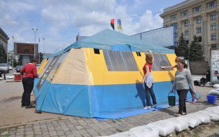 Суд не разрешил мэрии демонтировать волонтерскую палатку в Харькове