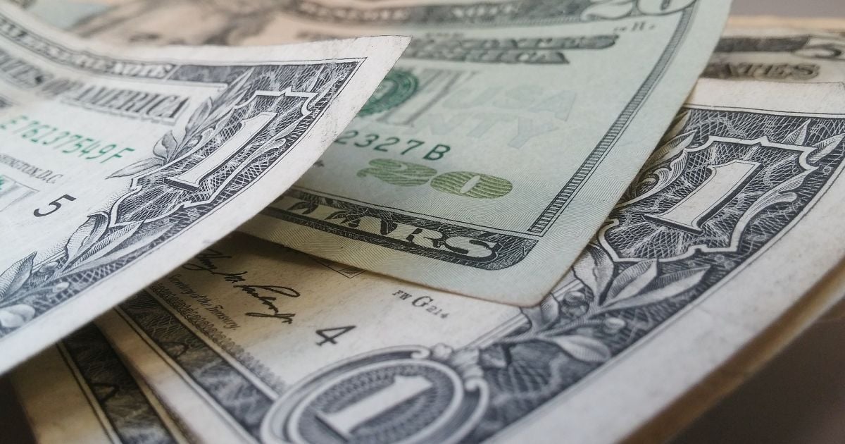 Банки Росії перестануть продавати готівкову валюту громадянам