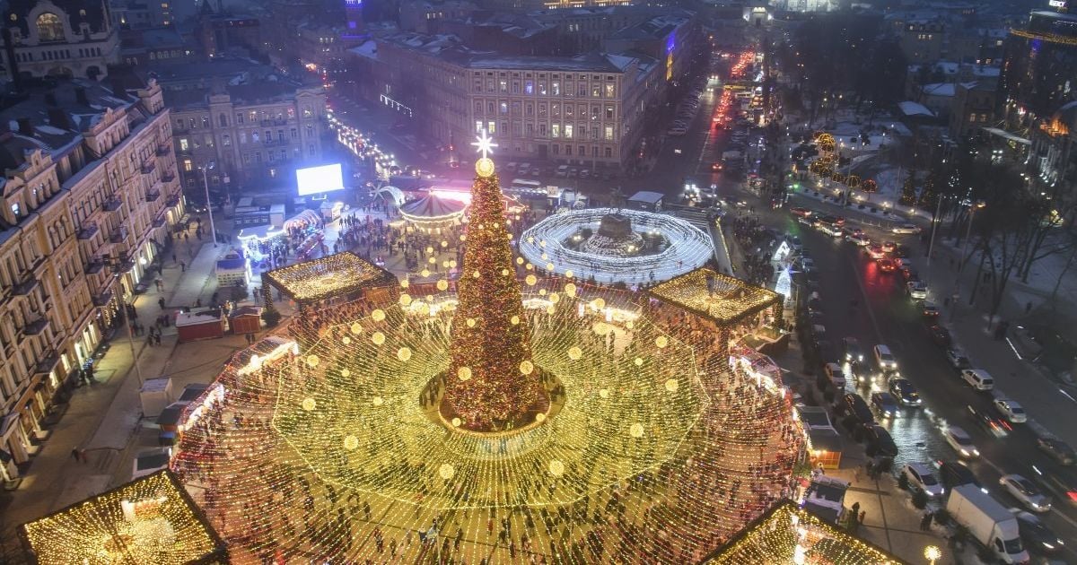 Что происходит возле главной новогодней елки Украины: прямая онлайн-трансляция