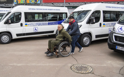 Нардепи ухвалили закон щодо руху людей на колісних кріслах дорогами і тротуарами