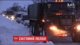 Рух транспорту на багатьох автошляхах Одещини досі заборонено
