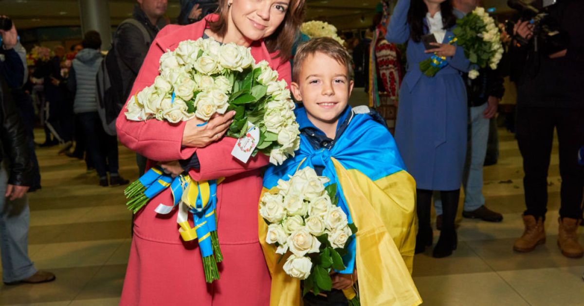 Ведучі ТСН зустріли спортсменів-паралімпійців після тріумфального виступу у Ріо-2016. / © ТСН.ua
