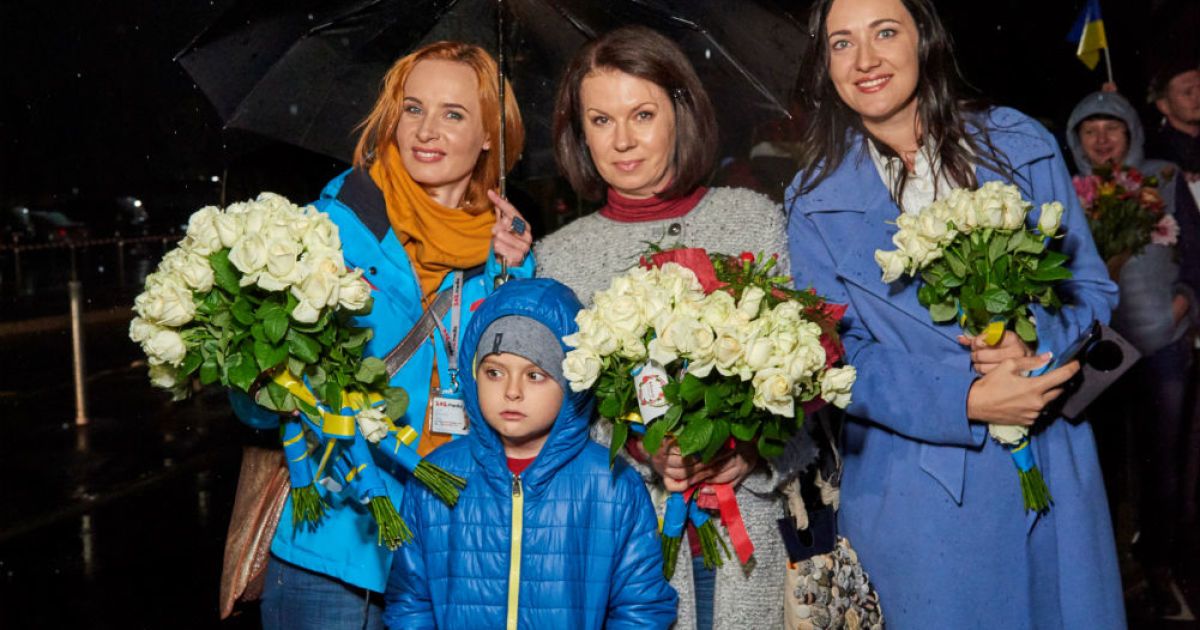 Ведучі ТСН зустріли спортсменів-паралімпійців після тріумфального виступу у Ріо-2016. / © ТСН.ua