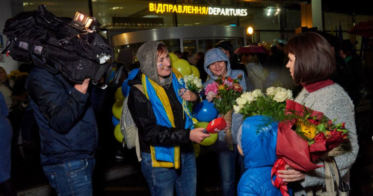 Ведучі ТСН зустріли спортсменів-паралімпійців після тріумфального виступу у Ріо-2016. / © ТСН.ua