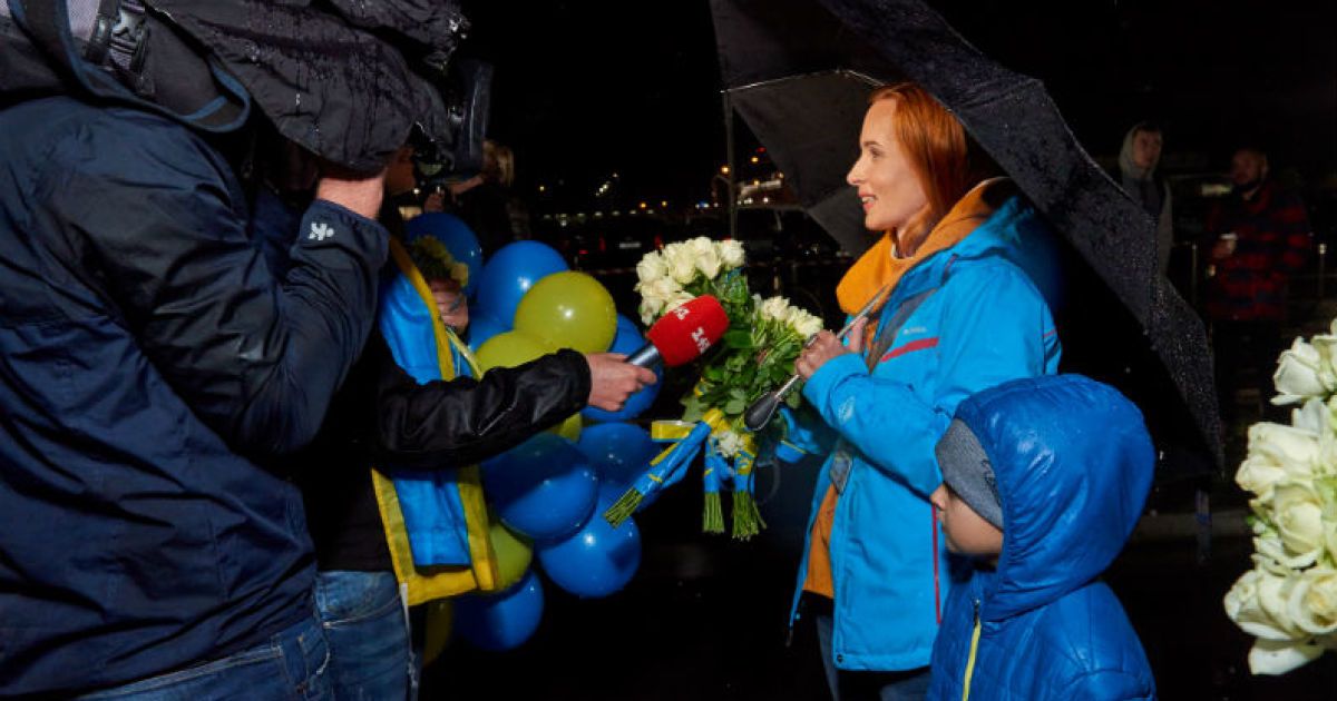 Ведучі ТСН зустріли спортсменів-паралімпійців після тріумфального виступу у Ріо-2016. / © ТСН.ua