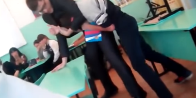 В России учитель подрался с 8-классником прямо во время урока