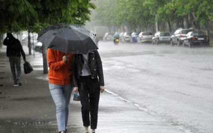 Захмарилося і гримить: Київ знову накрили дощі