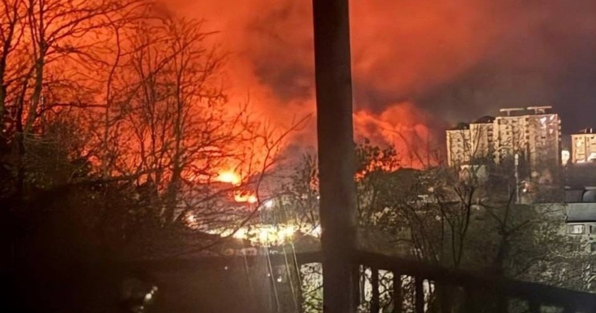 Пожежа на НПЗ в Туапсе після атаки дронів у ніч проти 16 квітня