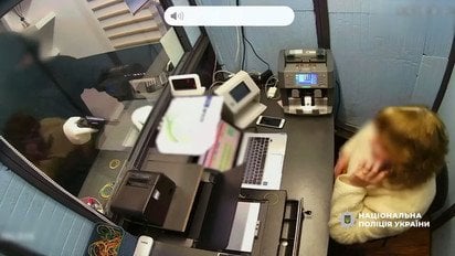 В Киеве мужчина напал на пункт обмена валют