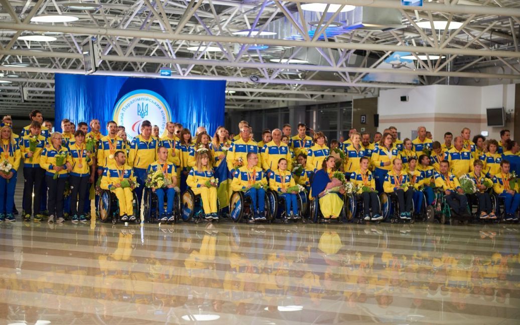 Ведущие ТСН встретили спортсменов-паралимпийцев после триумфального выступления в Рио-2016. / © ТСН.ua
