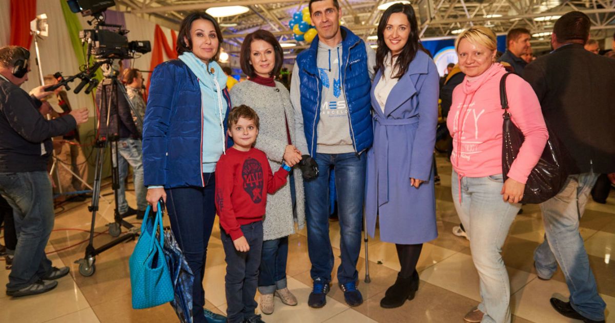 Ведучі ТСН зустріли спортсменів-паралімпійців після тріумфального виступу у Ріо-2016. / © ТСН.ua