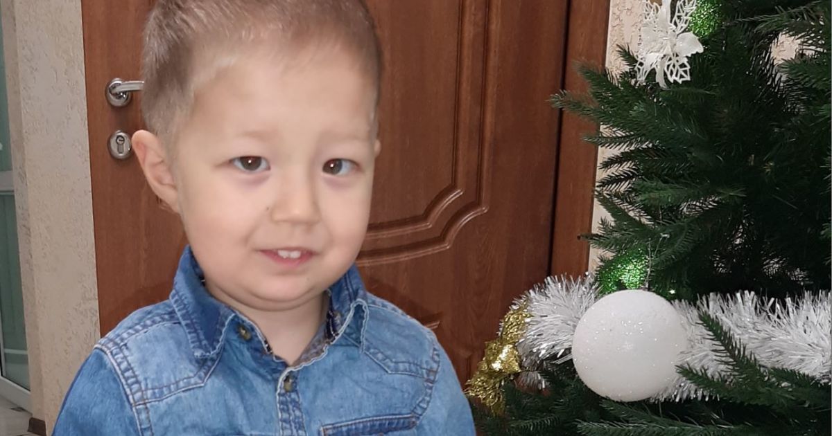Через генетичну поломку Дениску здобувати кожен навик допомагають лікарі