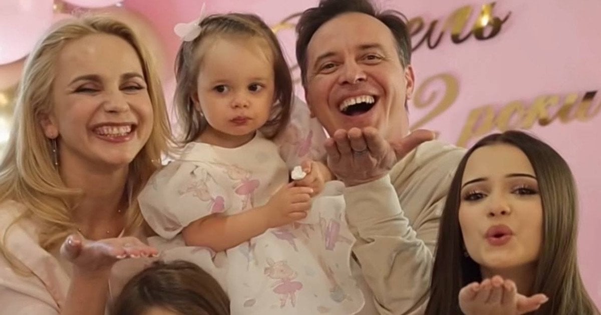 Лілія Ребрик з родиною