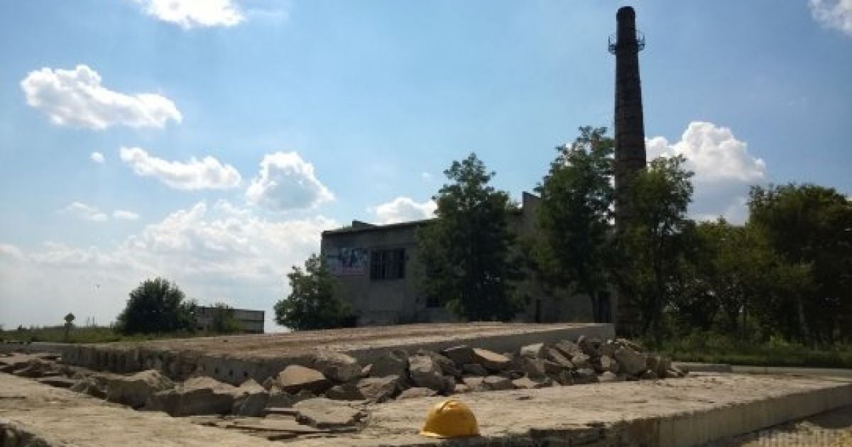 Пам'ятник в Червонопартизанську.