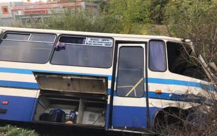 На Дніпропетровщині сталася моторошна ДТП з автобусом і легковиком: є постраждалі