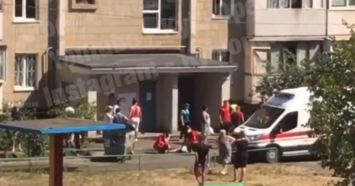 У Києві свідки пожежі випадково відзняли падіння чоловіка з вікна багатоповерхівки