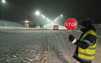 Снежные заносы в Украине: где закрыты дороги и куда лучше не ехать